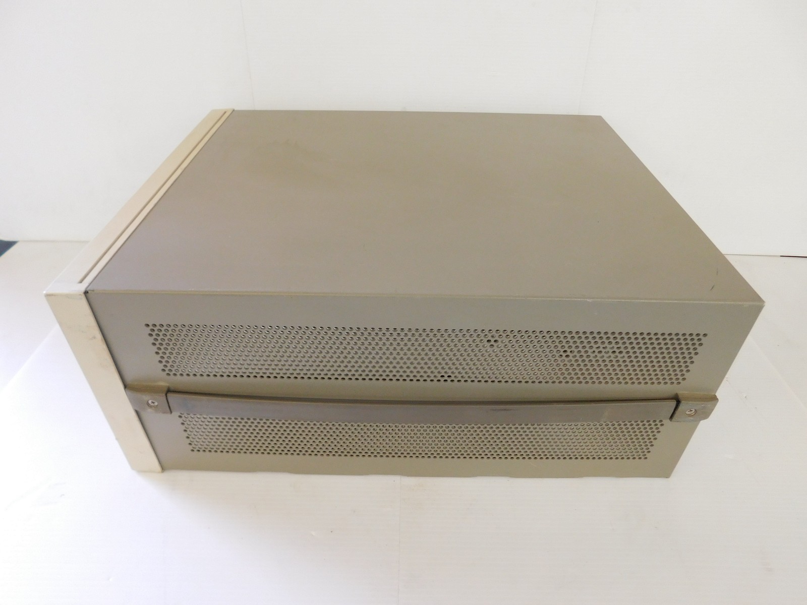 HEWLETT PACKARD 35660A DYNAMIC SIGNAL ANALYZER (BSJ47)