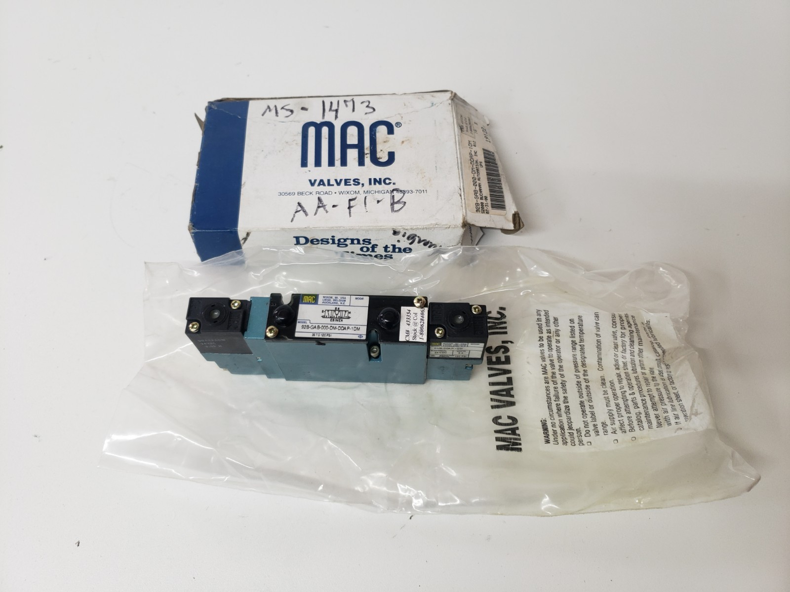 UNUSED - MAC Valves 92B-GAB-000-DM-DDAP-1DM Solenoid Valve 24vdc 5.4w