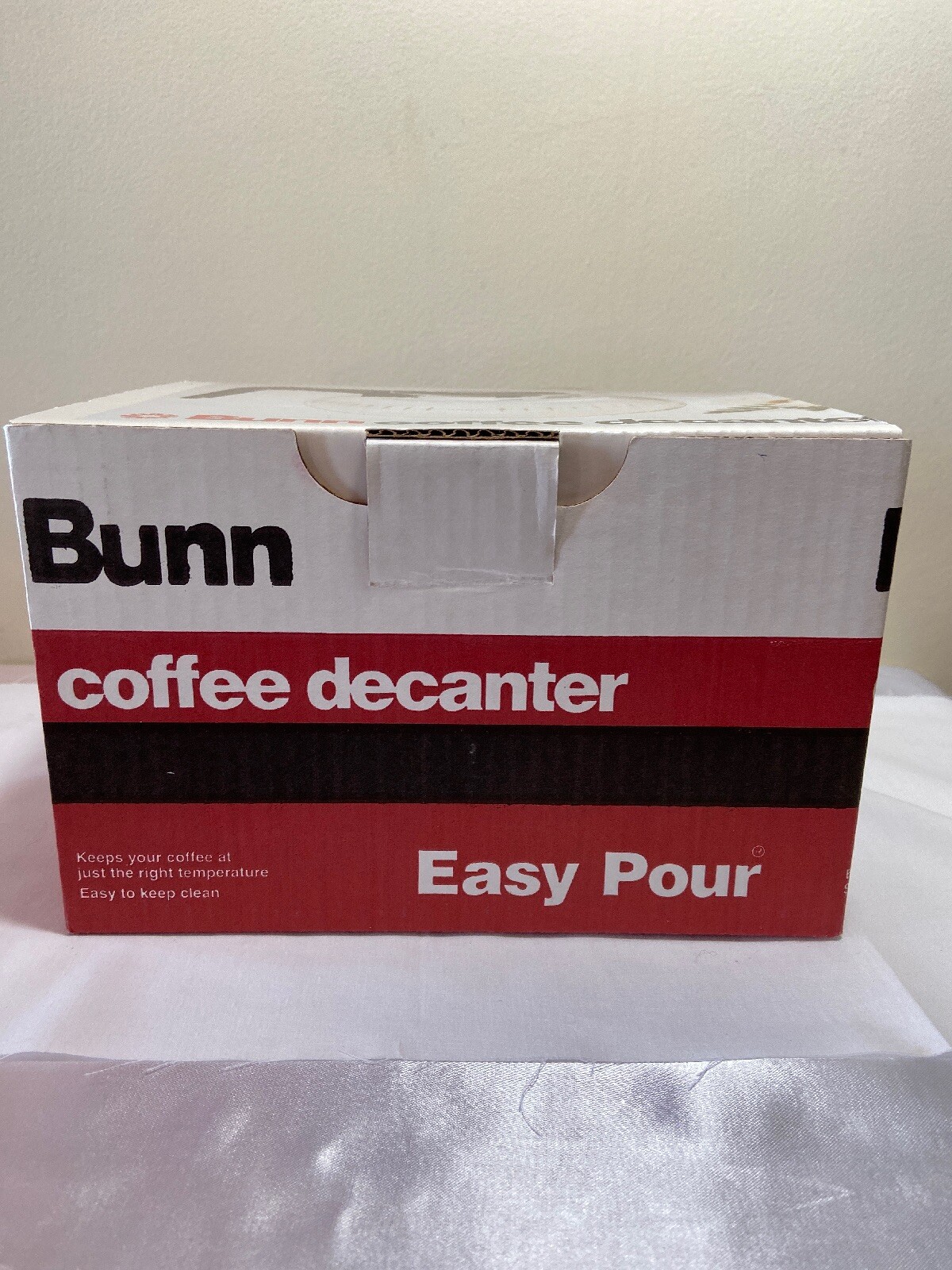 NEW BUNN COFFEE POT DECANTER EASY POUR GLASS CARAFE BLACK LID REPLACEMENT PART