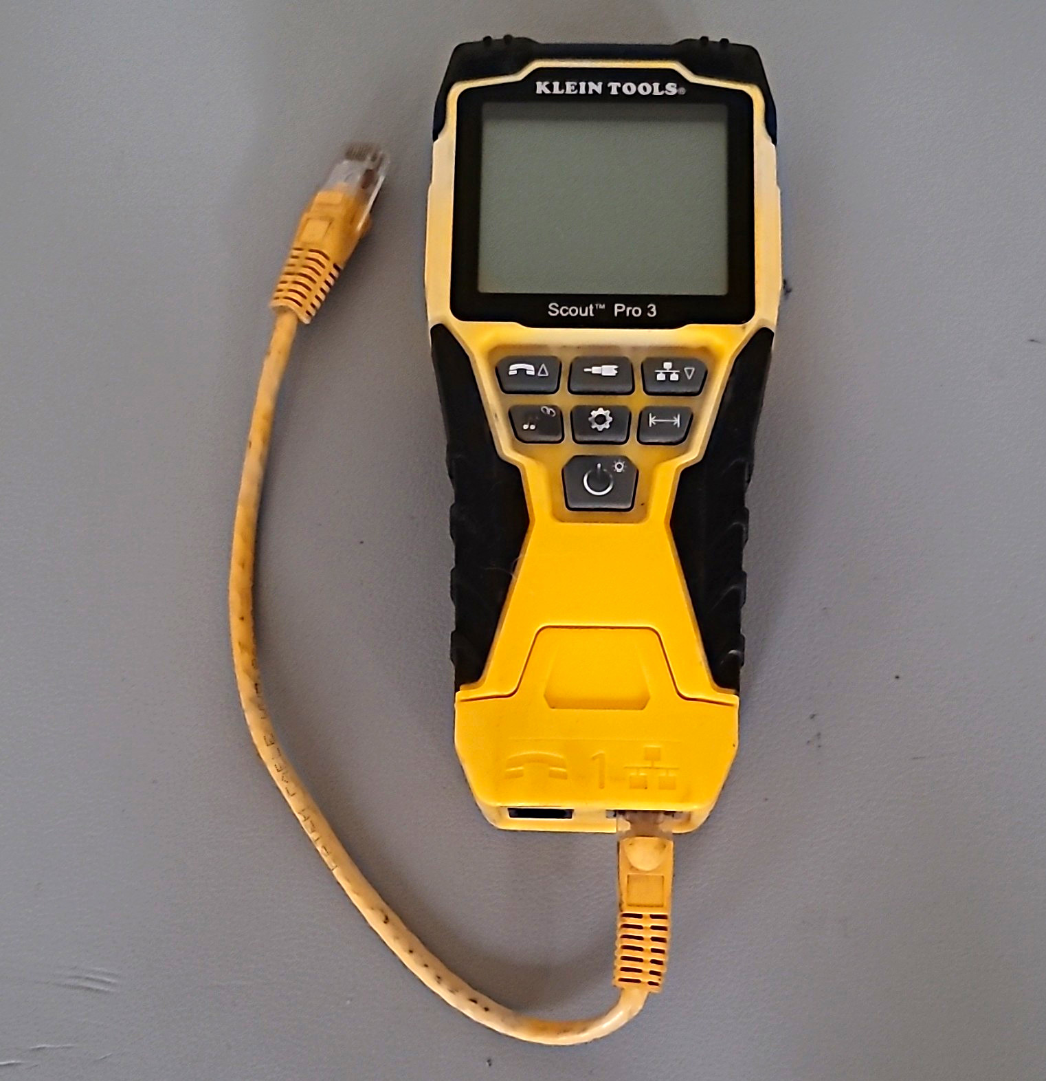 Klein Tools Scout Pro 3 RJ45 Cable Tester w/ RJ45 Cable VDV501-851