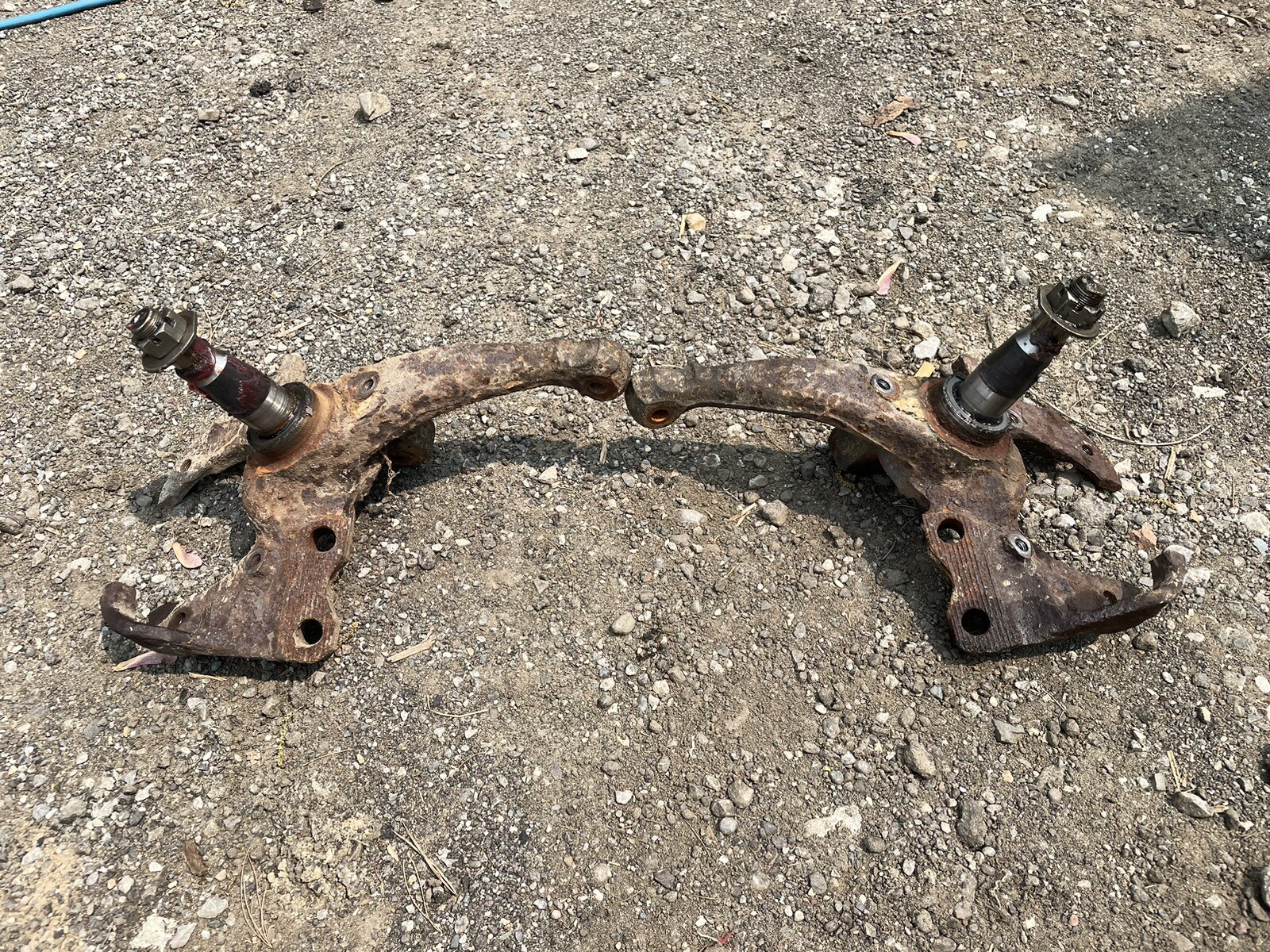 82-92 Camaro Firebird Trans Am FRONT SPINDLES KNUCKLE DRIVER AND PASSENGER Oem