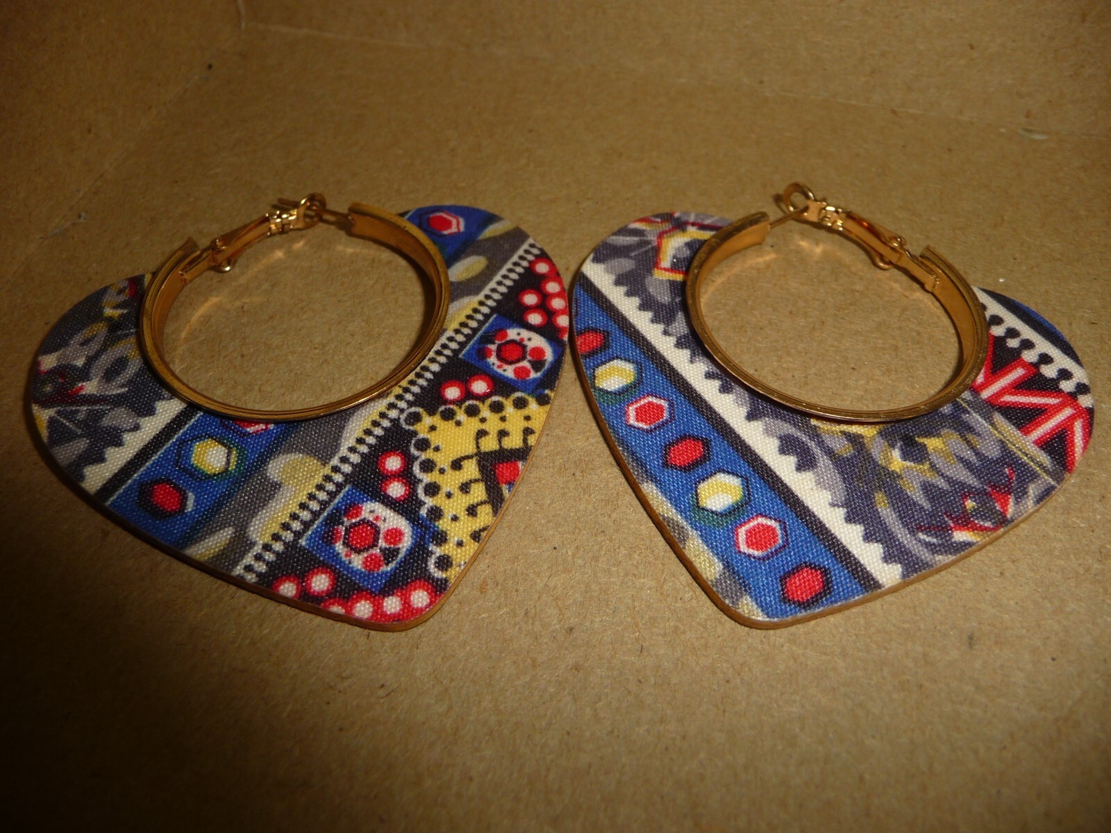MCM MULTI COLOR ABSTRACT DESIGN PIERCE EARRINGS #7/15-C