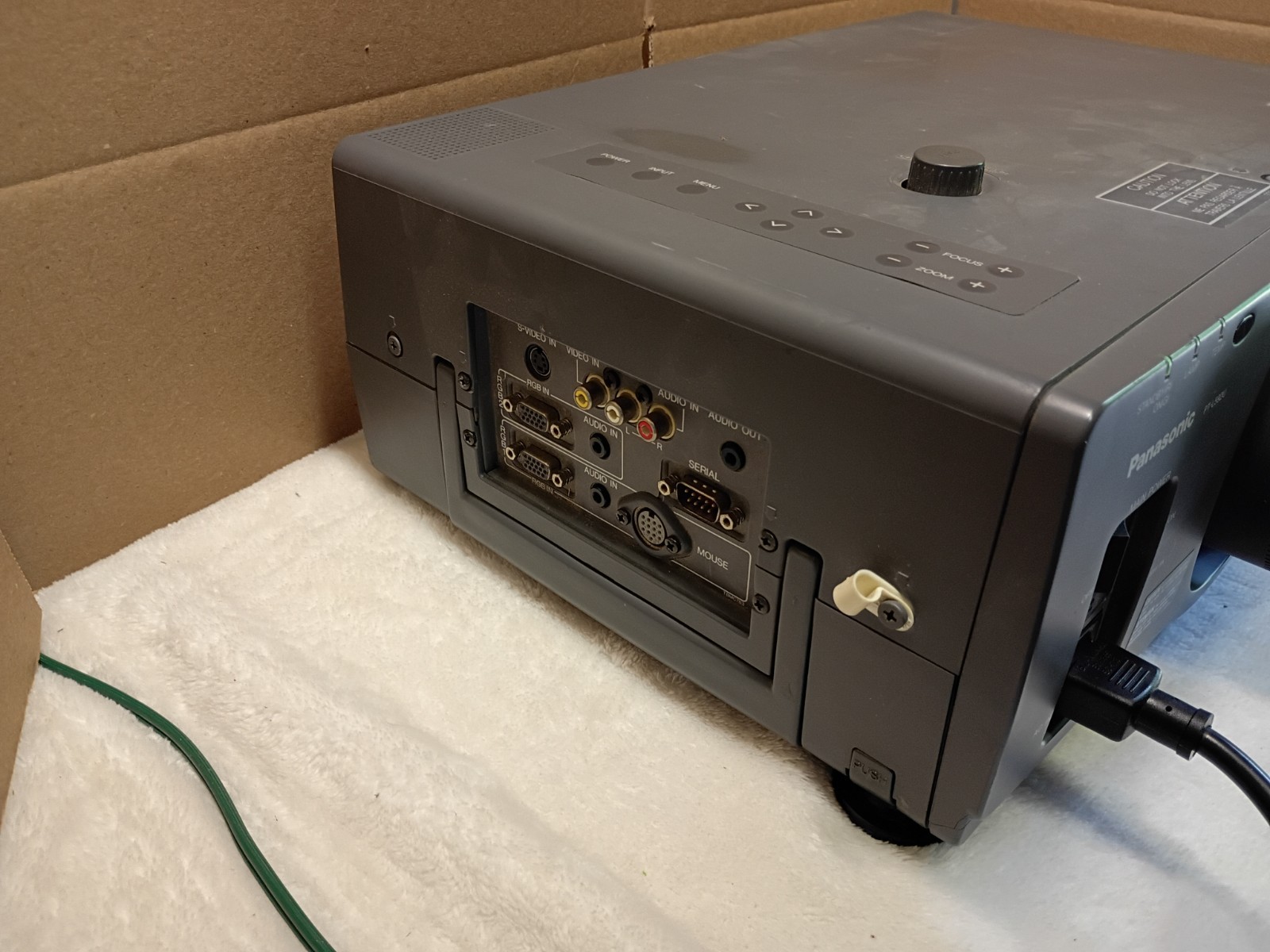 Panasonic PT-L595U LCD Projector - 1024x768, Tested ✓