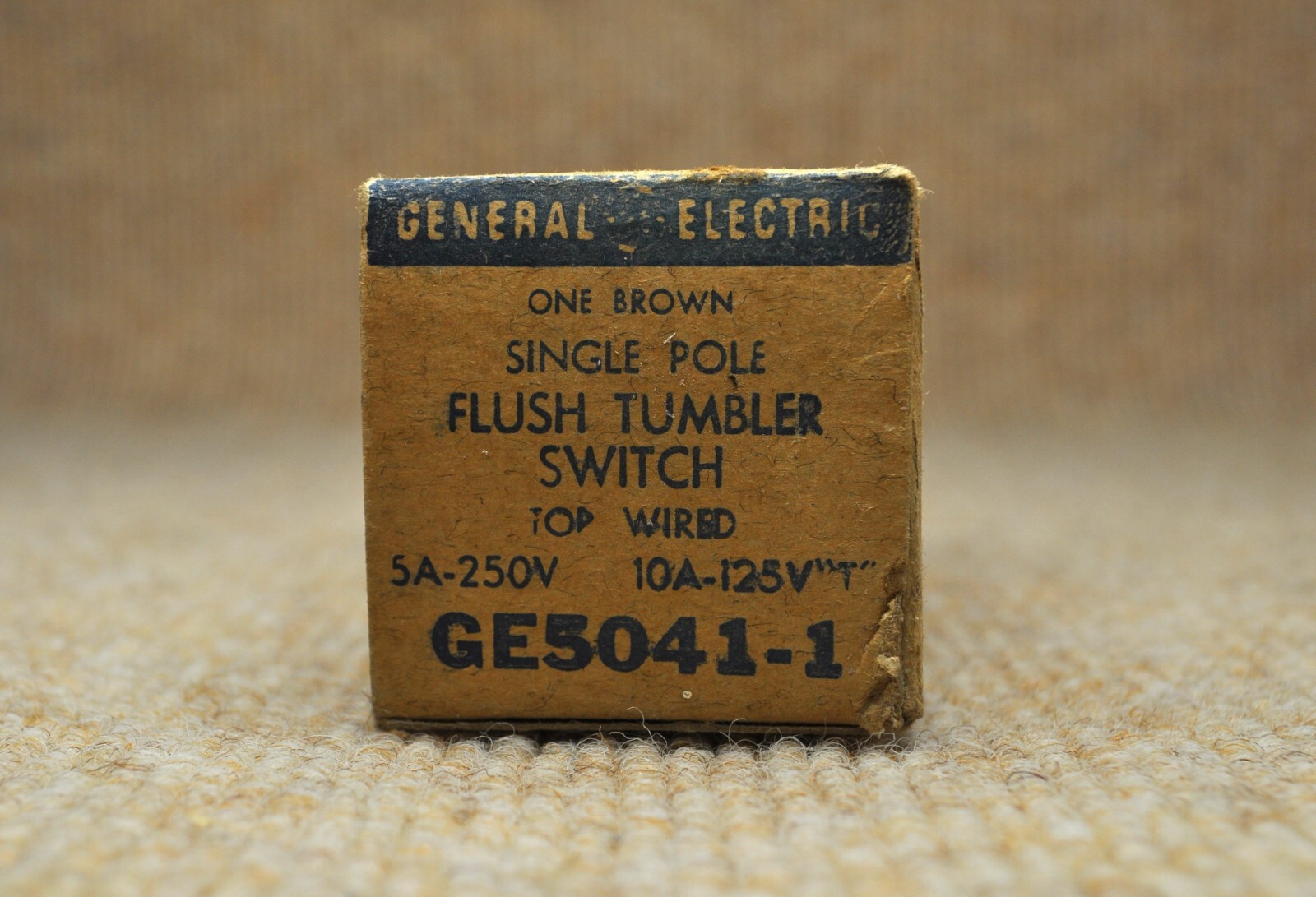 General Electric Single Pole Flush Tumbler Switch Top Wire #GE5041-1, 10A 125V