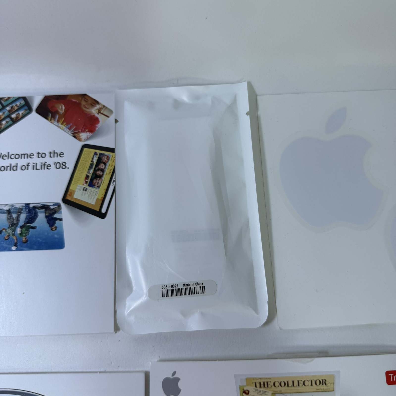 Apple iLife '08 & iWork '08 Trial MacBook discs and accessories