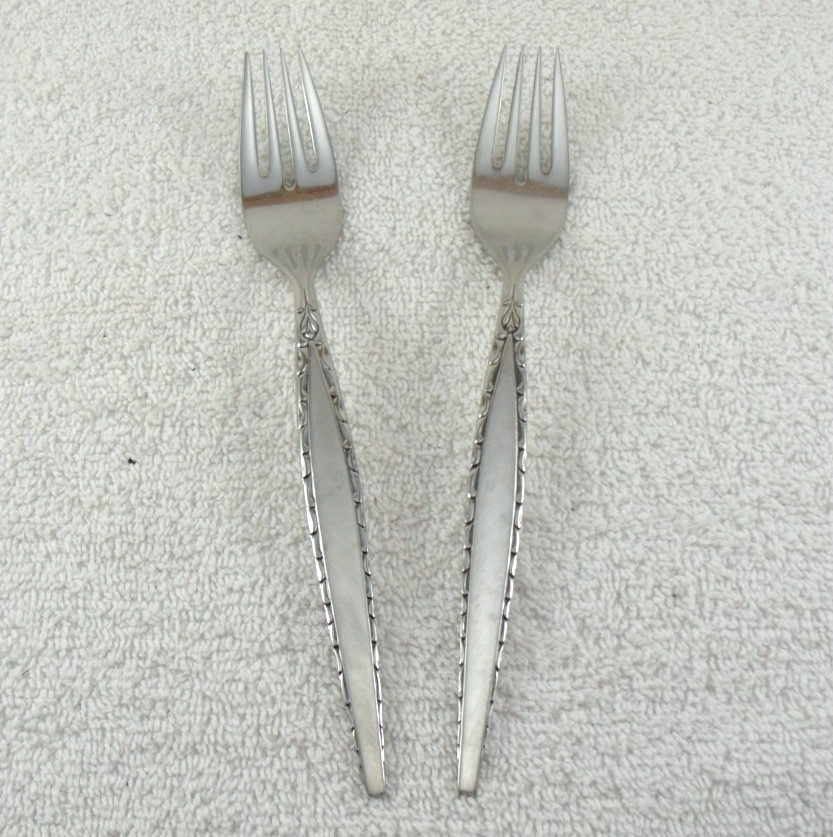 Venetia Dinner Fork Lot of 2 Oneida Stainless Community Flatware 7  3/8 inch