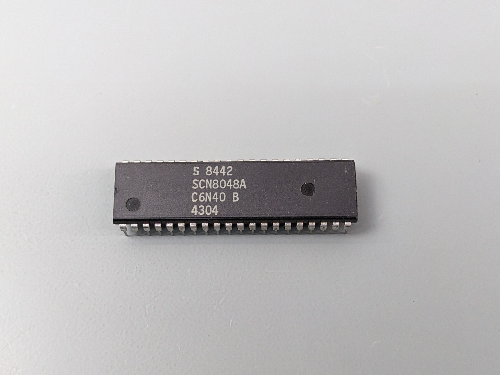 Signetics SCN8048A Mask ROM MCS-48 (8048) Microcontroller