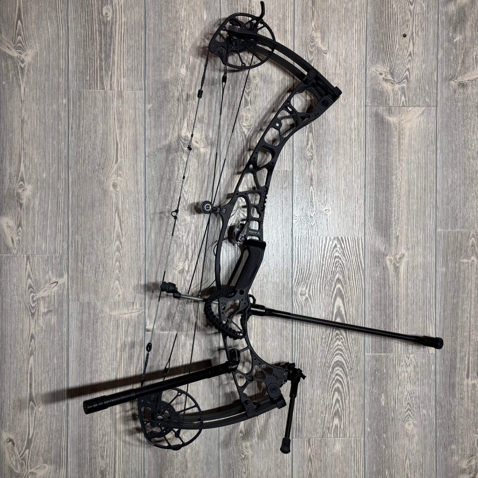 Used Hoyt Alpha AX-2 32 LH 50lb Black with Accessories + Gas String Set