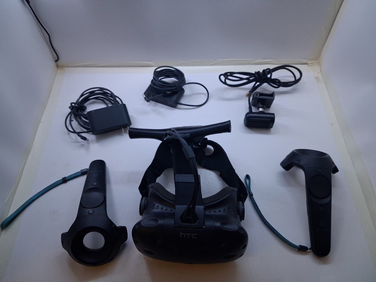 HTC Vive (First Gen)-All Parts Included Missing link box. Read Description
