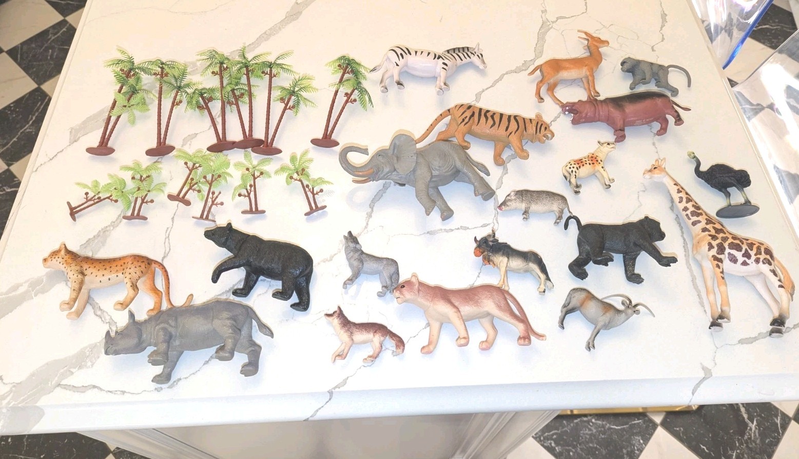 Large Lot Of Zoo Safari Wild Animals Plastic Toys Figures