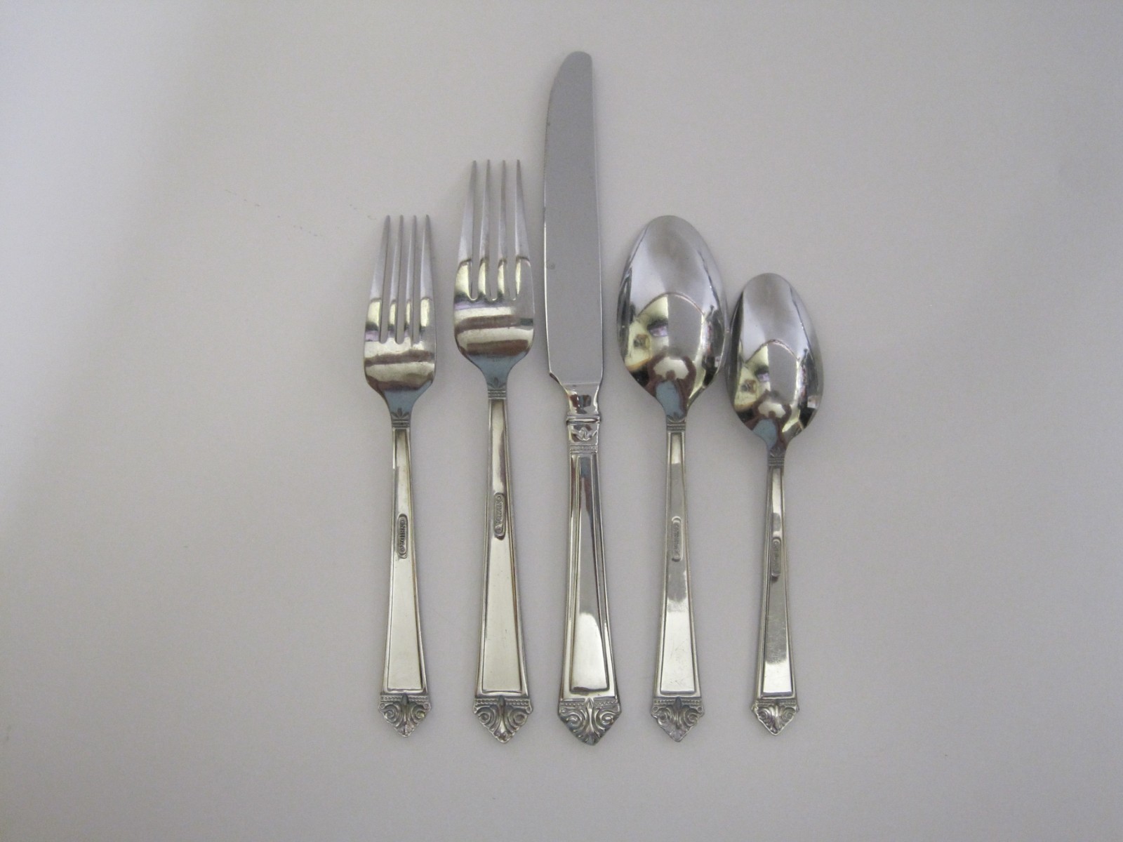 Oneida - Agusta EAVE - Stainless Steel 20pc. Flatware Set (Service for Four)