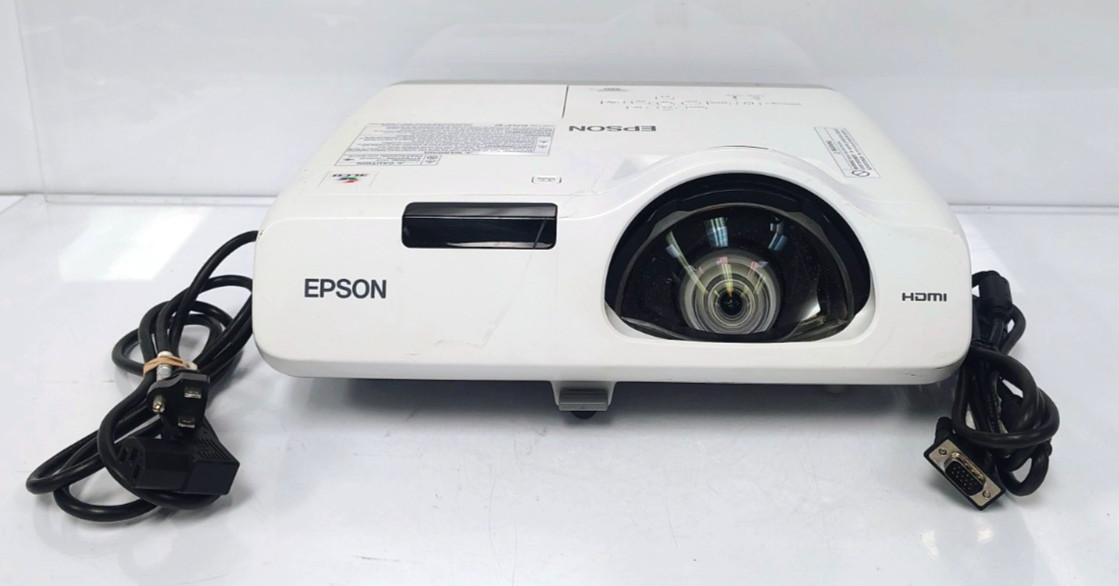 Epson PowerLite 520 Tri-LCD 2700 ANSI Projector - 4410 Used Lamp Hrs