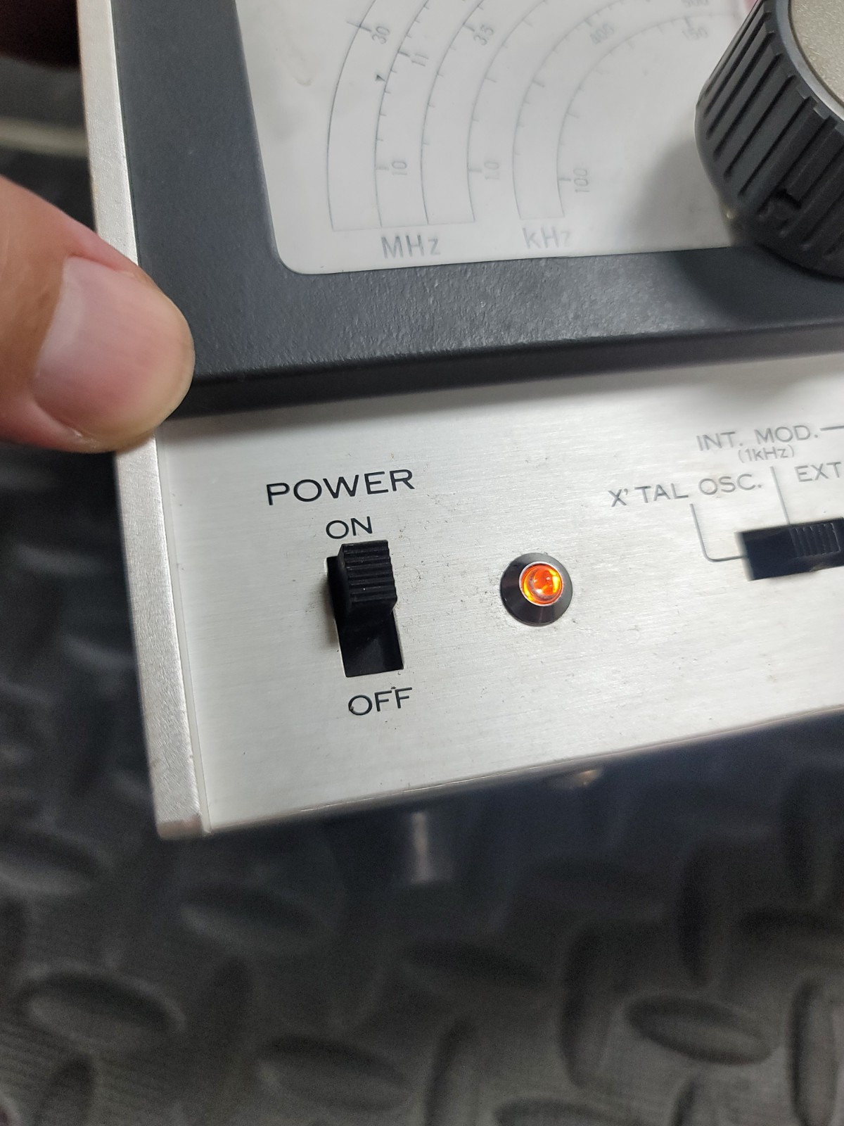 Leader Model: LSG-16 Signal Generator - AS IS