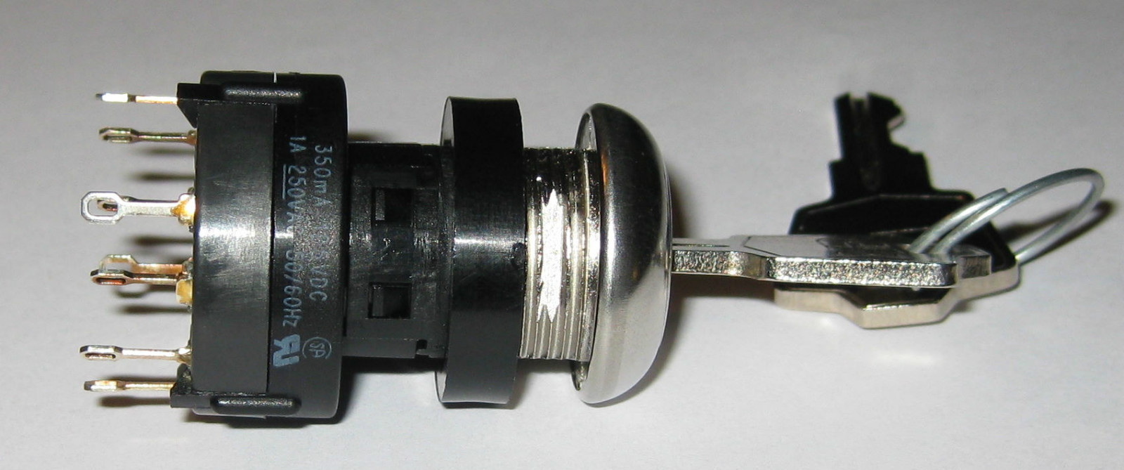 C&K Rotary Keylock Switch - 3 Position C and K Double Pole Switchlock - 2.5 A