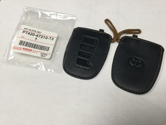 Genuine Toyota 2022 + Highlander & Hybrid Key Fob Glove/Cover Set PT420-47210-T3