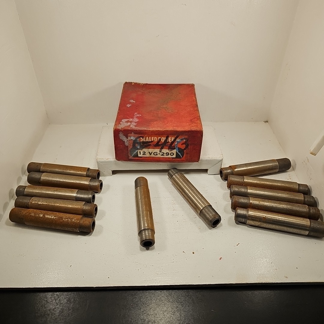 VINTAGE NOS LOT OF 12 SEALED POWER VG-290 / G463 VALVE GUIDES
