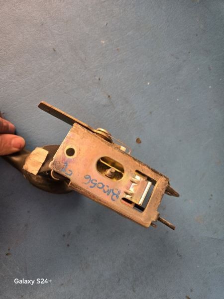 97 FORD PICKUP LEFT(driver side) INNER FRONT DOOR HANDLE 141682