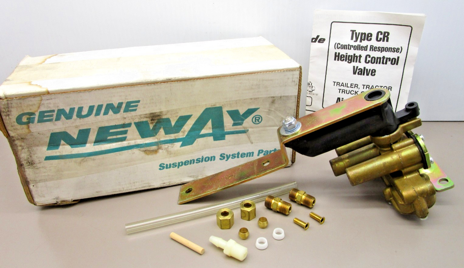 Neway N173 Air Ride Height Control Valve  Type CR  1/8" Ports  90054520