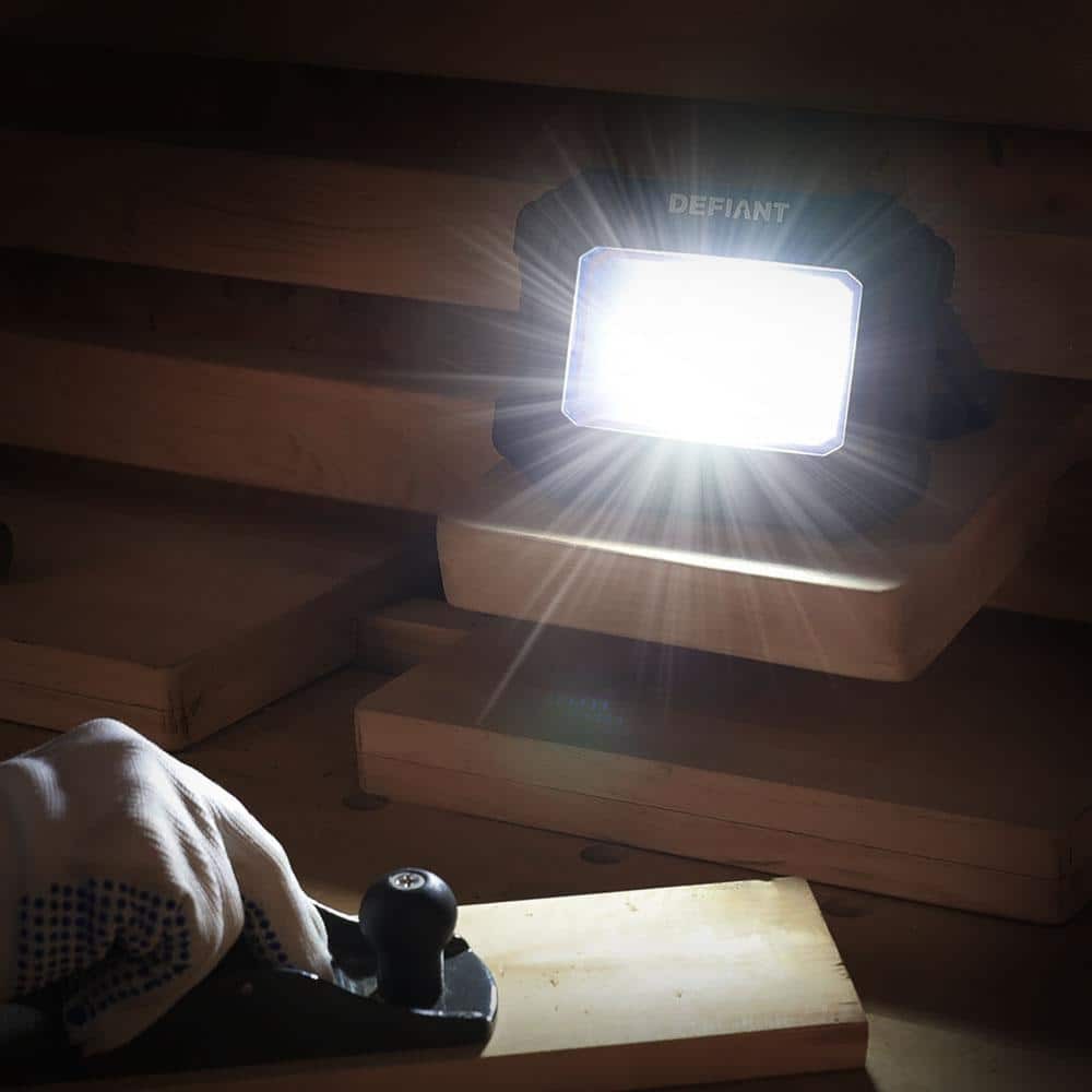 Defiant 1200 Lumens Magnetic Utility Light