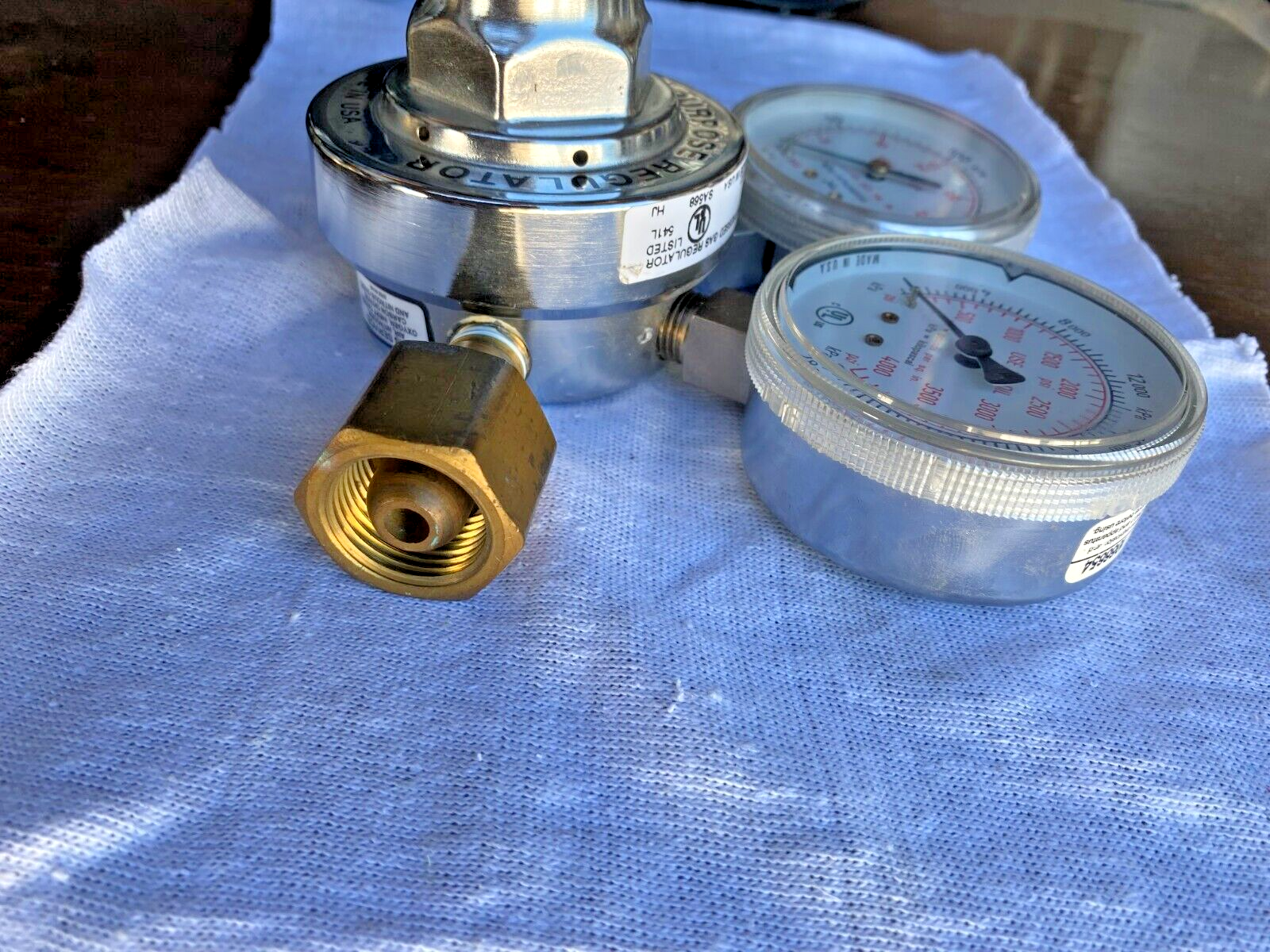 high pressure gas regulator 0-4000 PSI.