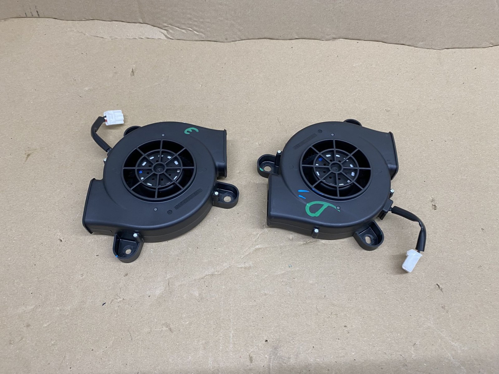 2020-2025 KIA TELLURIDE FRONT RIGHT & LEFT SEAT BLOWER MOTOR SET x2 88550-C5AD0