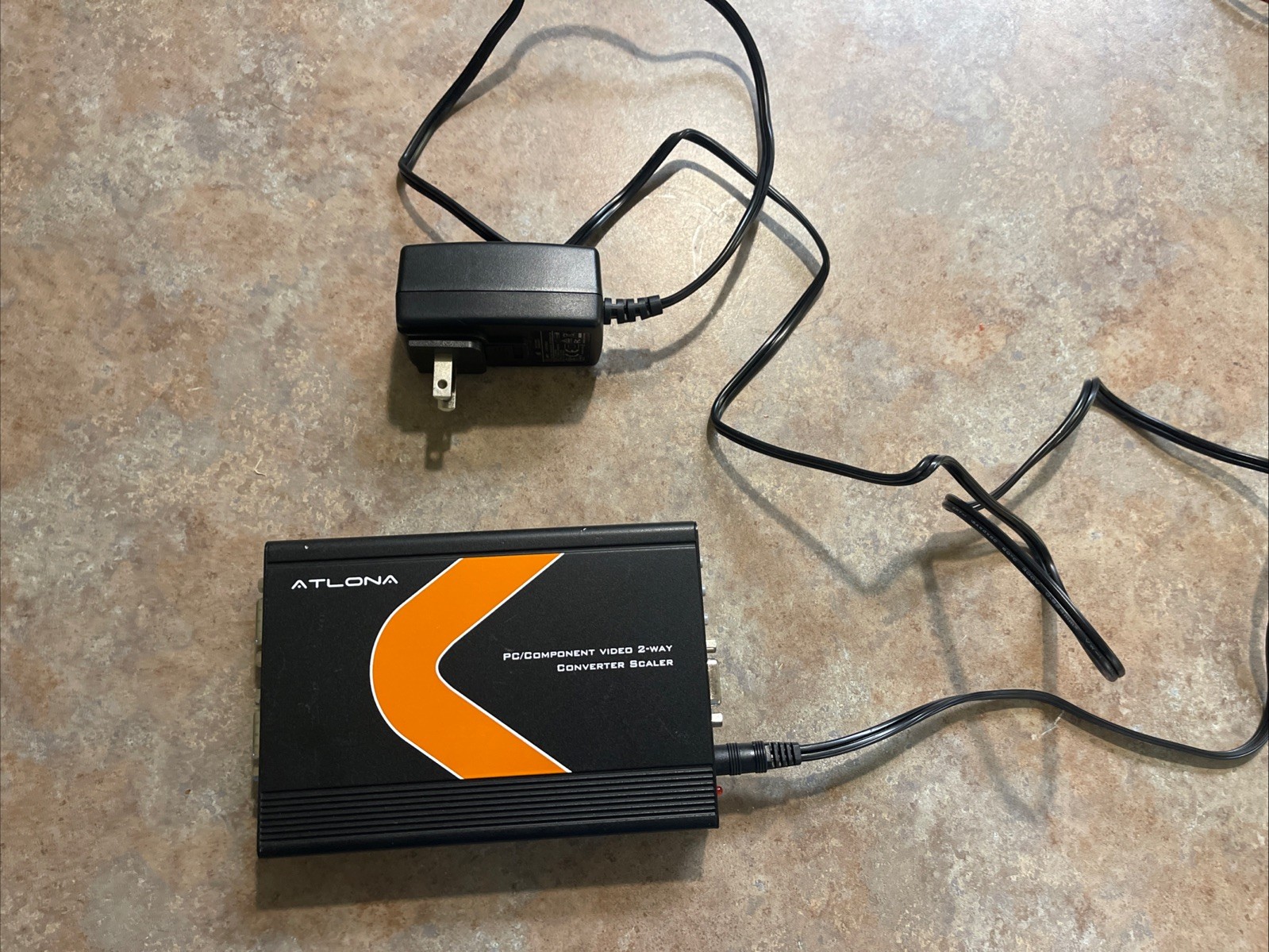 Altona Video 2 Way Converter Scaler Model At-VGA300CV