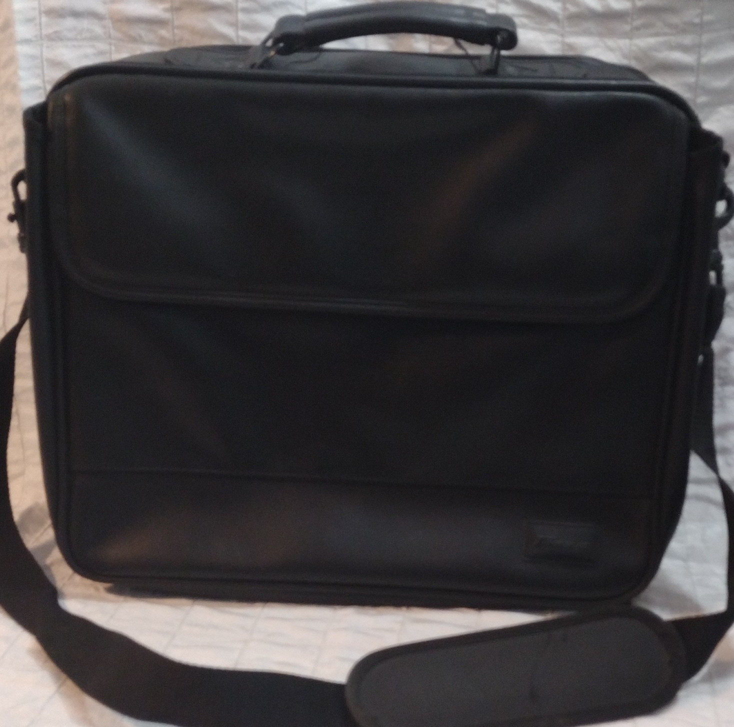 Targus Black Nylon Laptop Briefcase for 15" Laptop, Padded, Shoulder Strap, DT