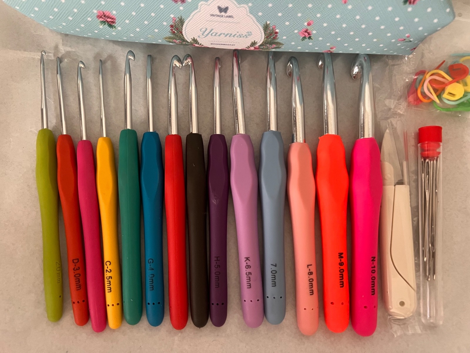 A-3 14 Piece Yarniss Crochet Hooks Set - MultiColor