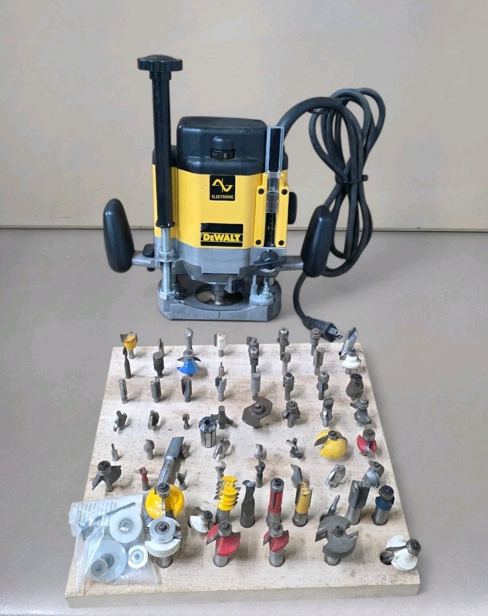 DEWALT ROUTER CORDED DW625 Plunge Router-type 3 With Bits