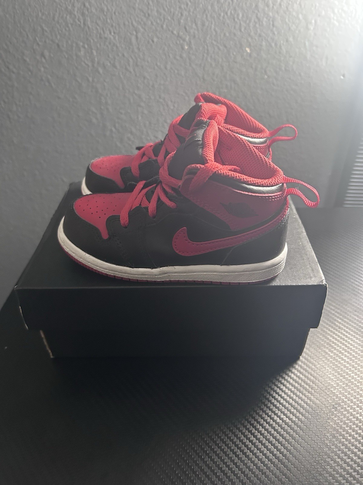 Jordan 1 Mid (TD) Black Red White Leather Sneakers 8C Kids