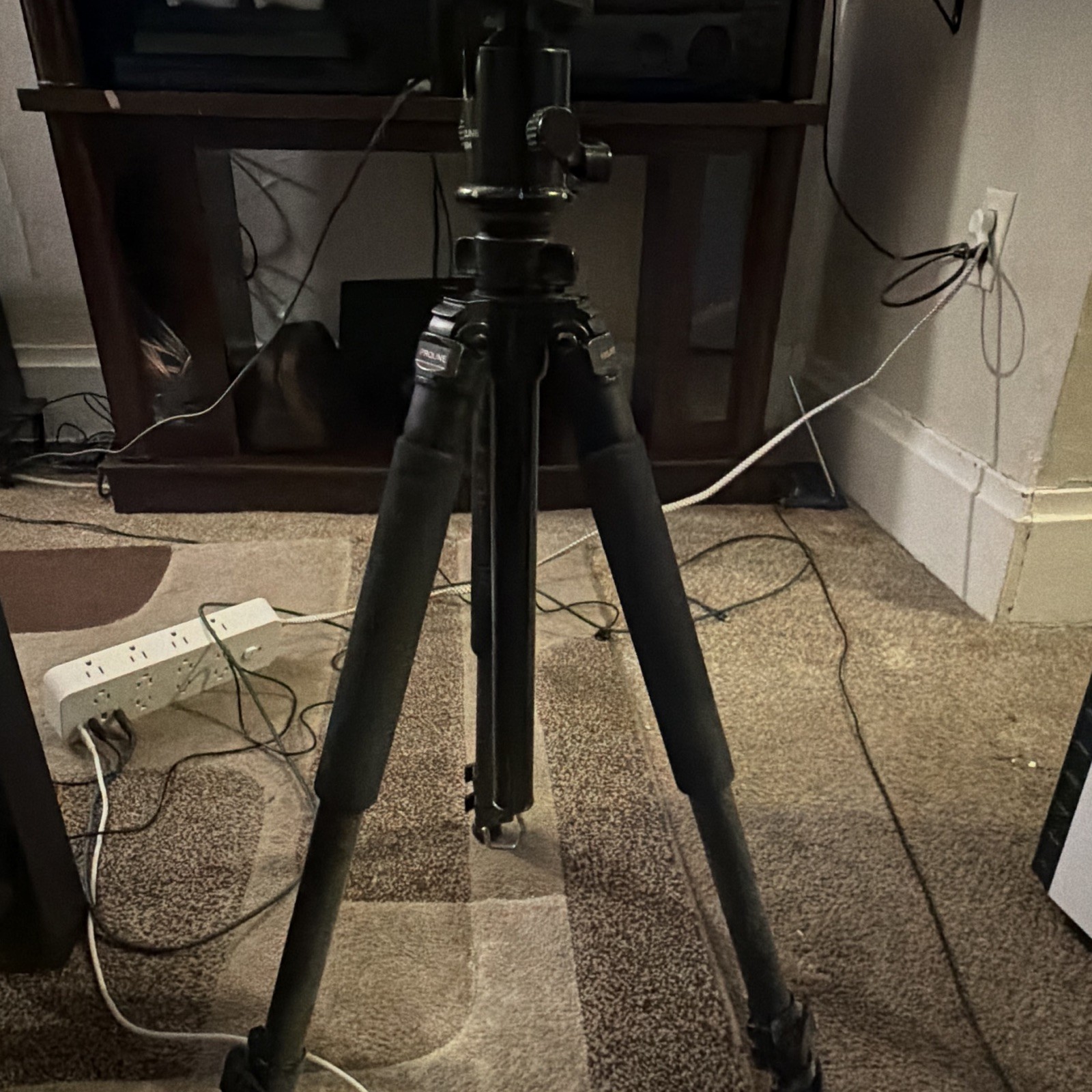 Dolica Proline CF-290 Carbon Fiber Tripod w/ Ball Head Quick Release 65in 10lb