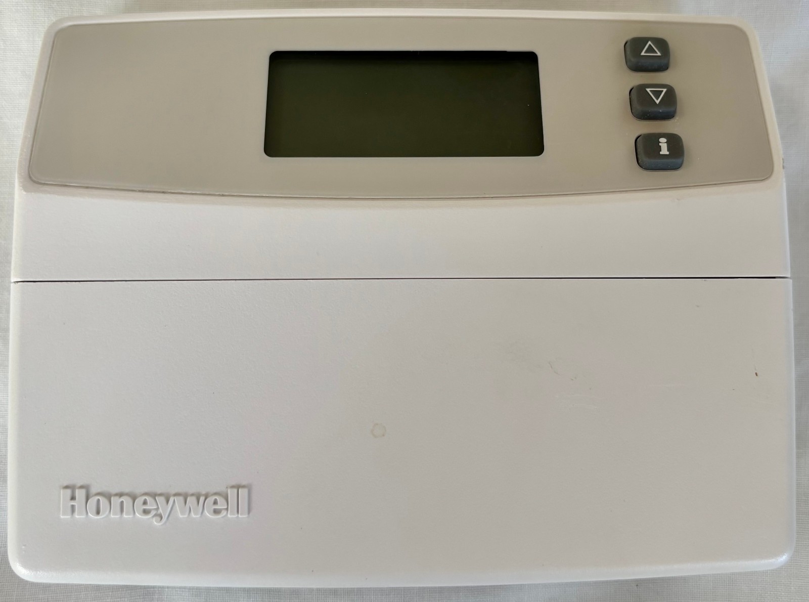 Honeywell T850101111 Non-Programmable Digital Thermostat Wall Mounted