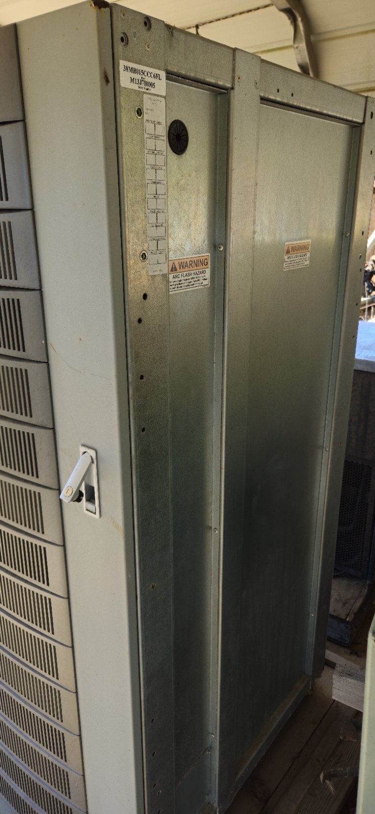 Liebert MBC, Maintenance Bypass Cabinet Mod# 37MB015CCC6FL 208V, 3Ph