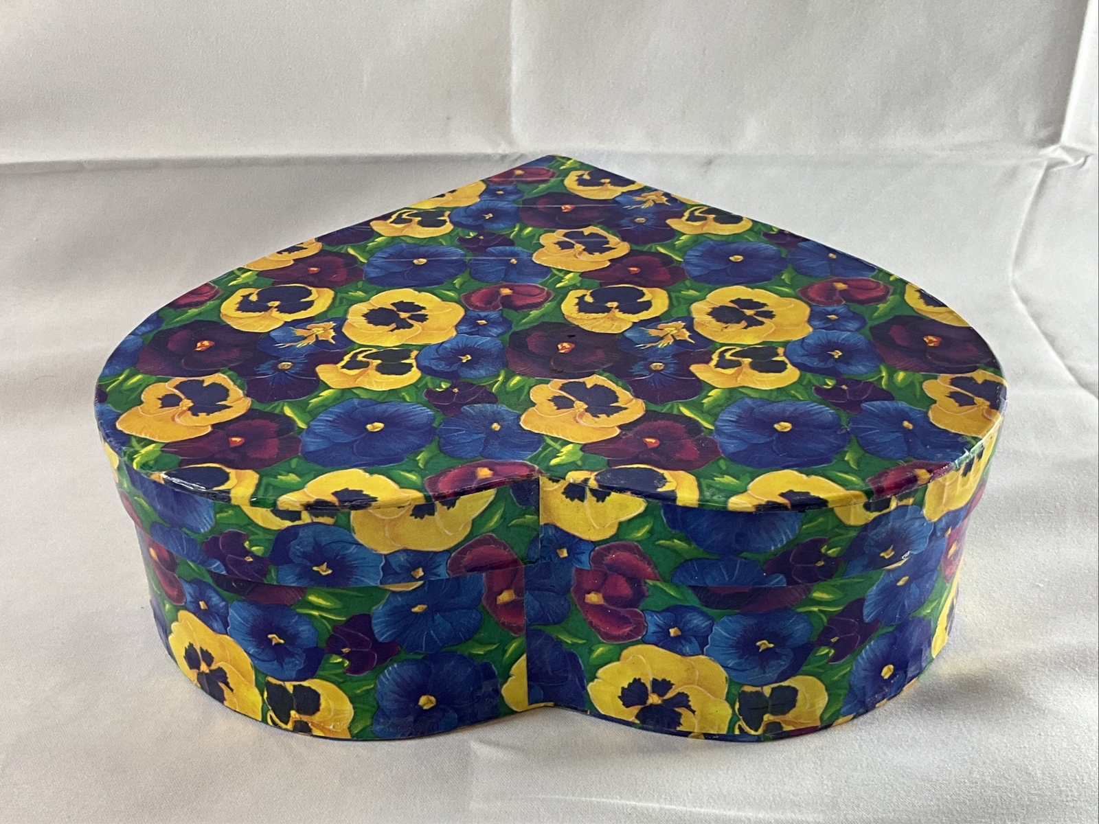 Heart Shaped Pansy Design Gift Box Keepsake’s