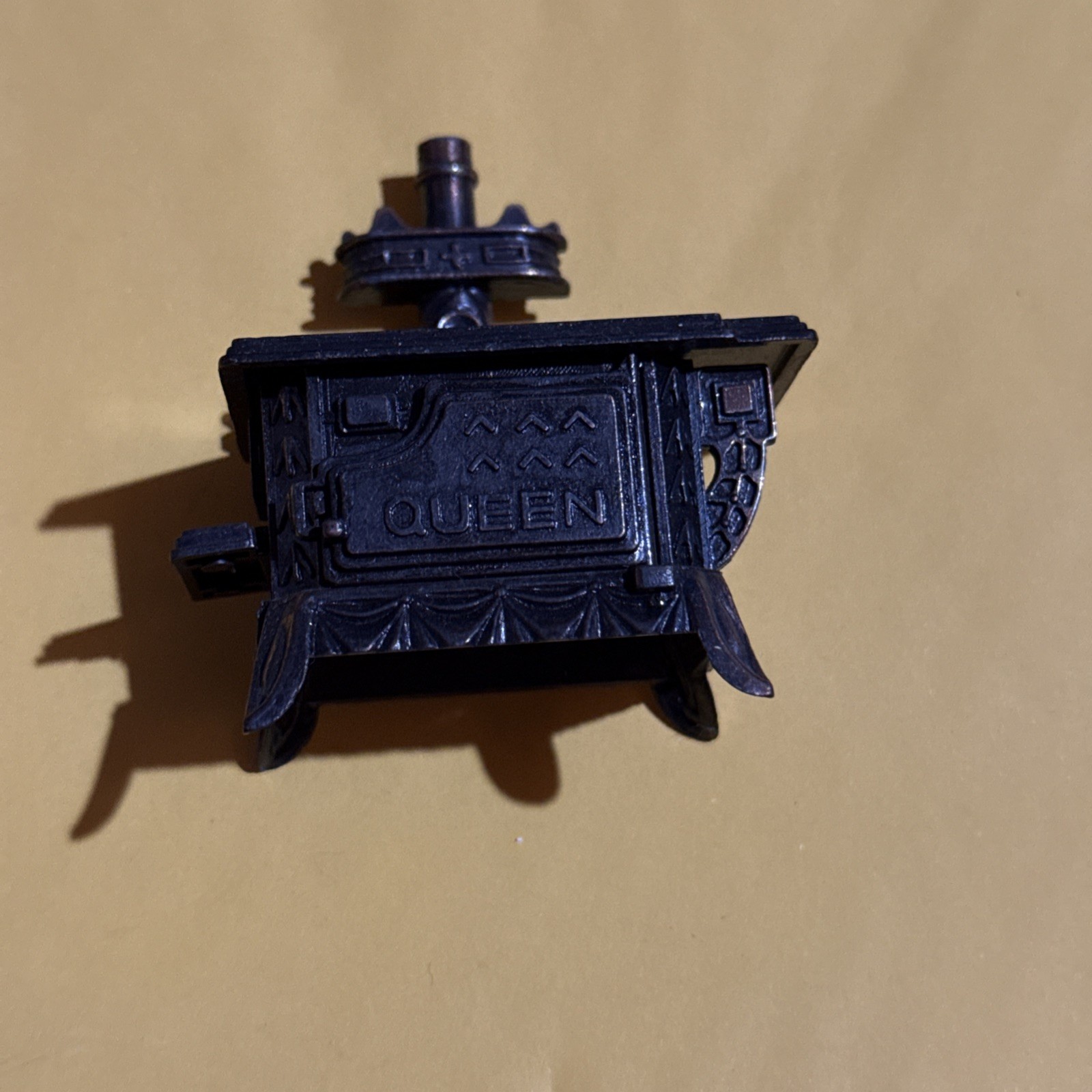 Die Cast Metal Pencil Sharpener Vintage Miniature Queen Antique Stove