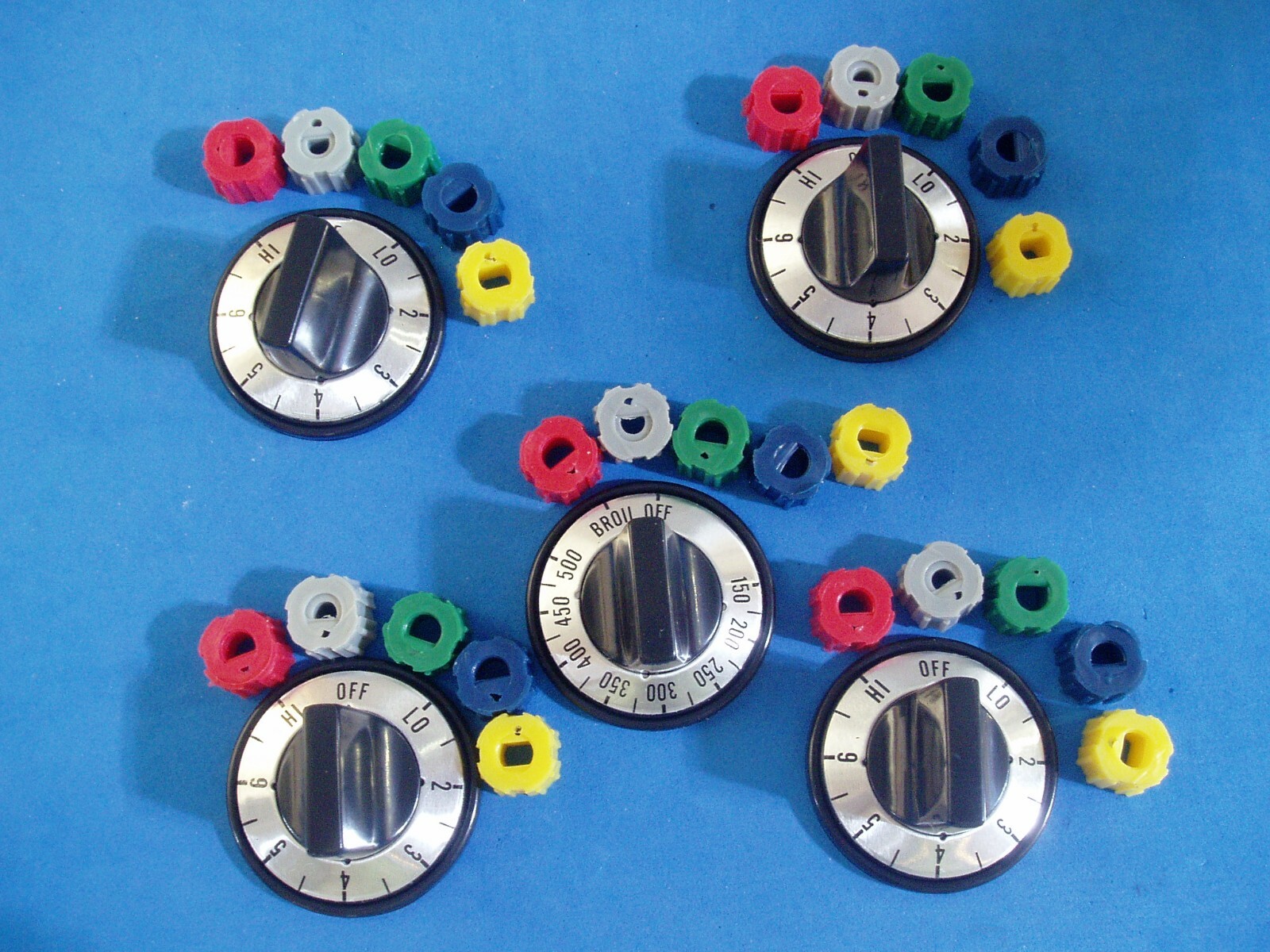 LOT OF FIVE REPLACEMENT ELECTRIC SURFACE RANGE KNOBS
