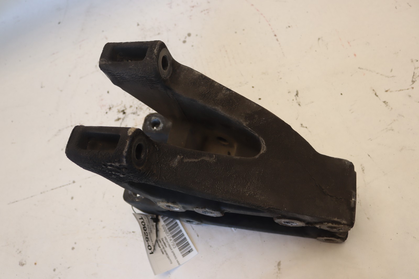 2013-2017 PETERBILT 579 LEFT SUSPENSION AIR SPRING HANGER MOUNT BRACKET OEM