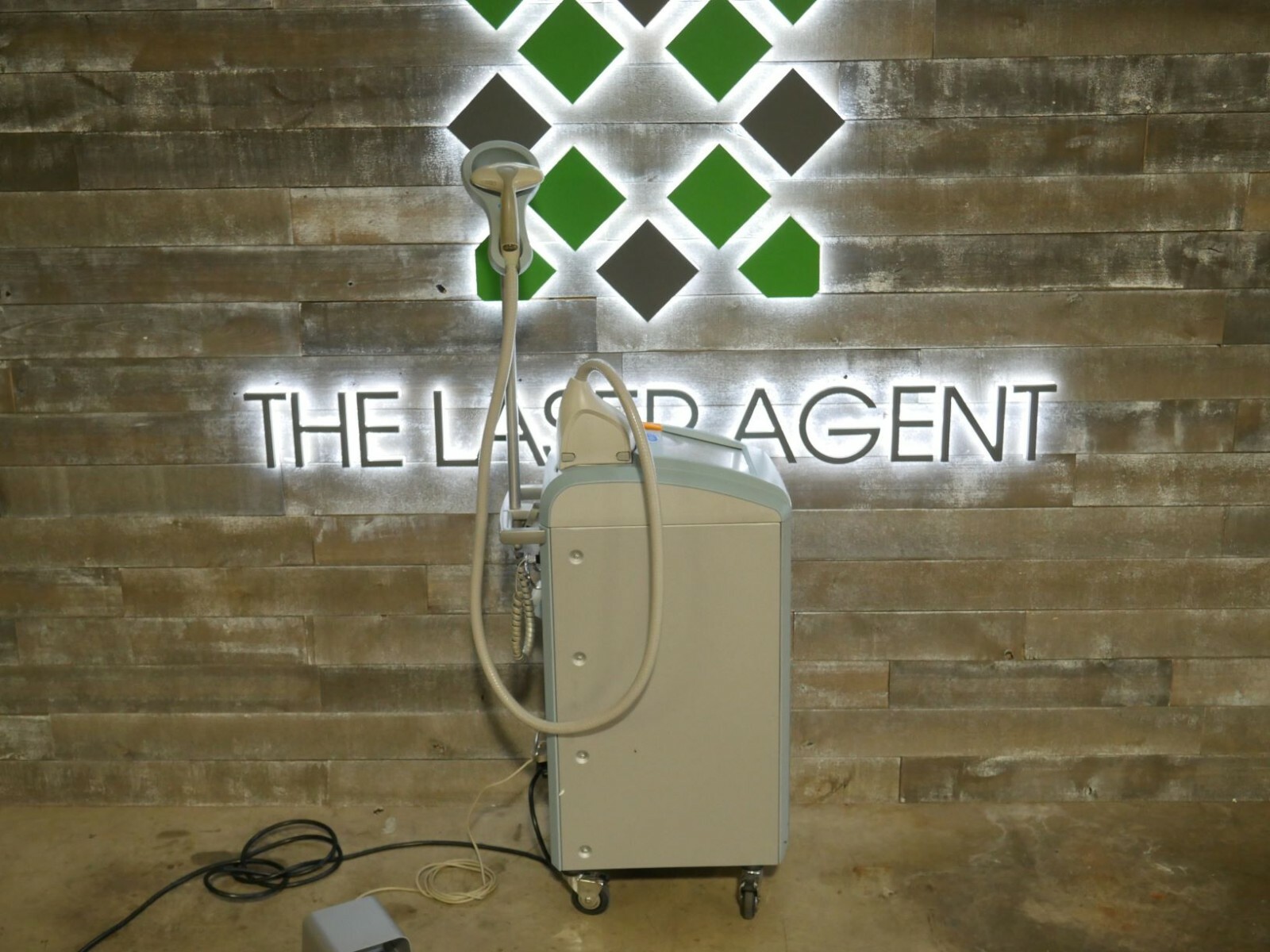 2006 Cutera Xeo SA with Limelight Handpiece