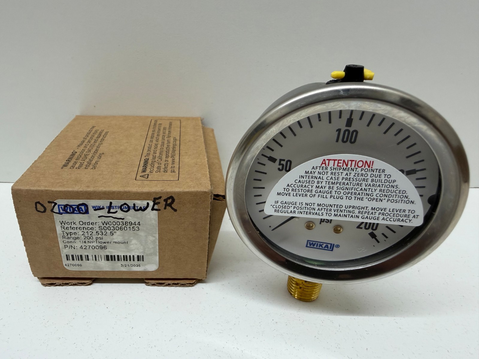 NEW IN BOX! WIKA 200PSI 1/4" NPT PRESSURE GAUGE 212.53 2.5" 4270096