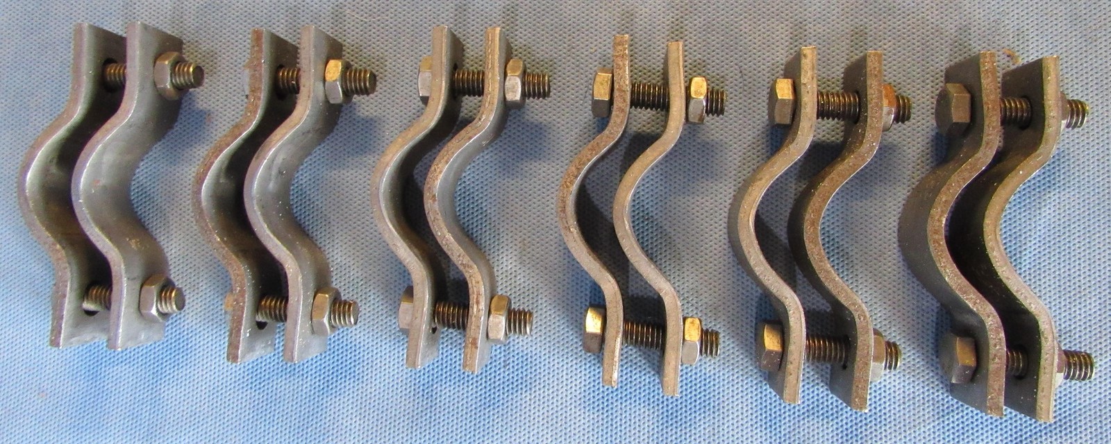 ERICO CADDY 450 Pipe Clamp 1 Inch Iron Pipe Steel Lot of 6 w/ Bolts 4500100PL