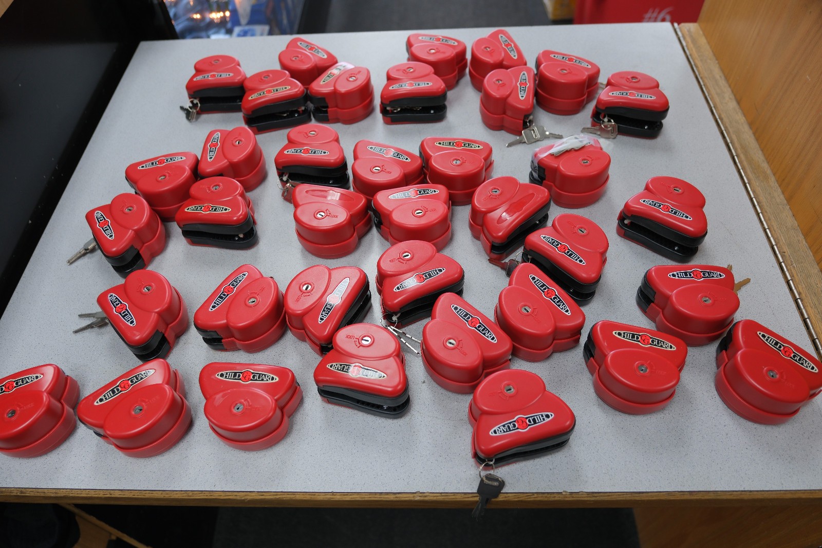 CHILD GUARD CS-100 TRIGGER LOCK LOT OF 37 UNUSED FREE SHIPPING CS100 CA APPROVED