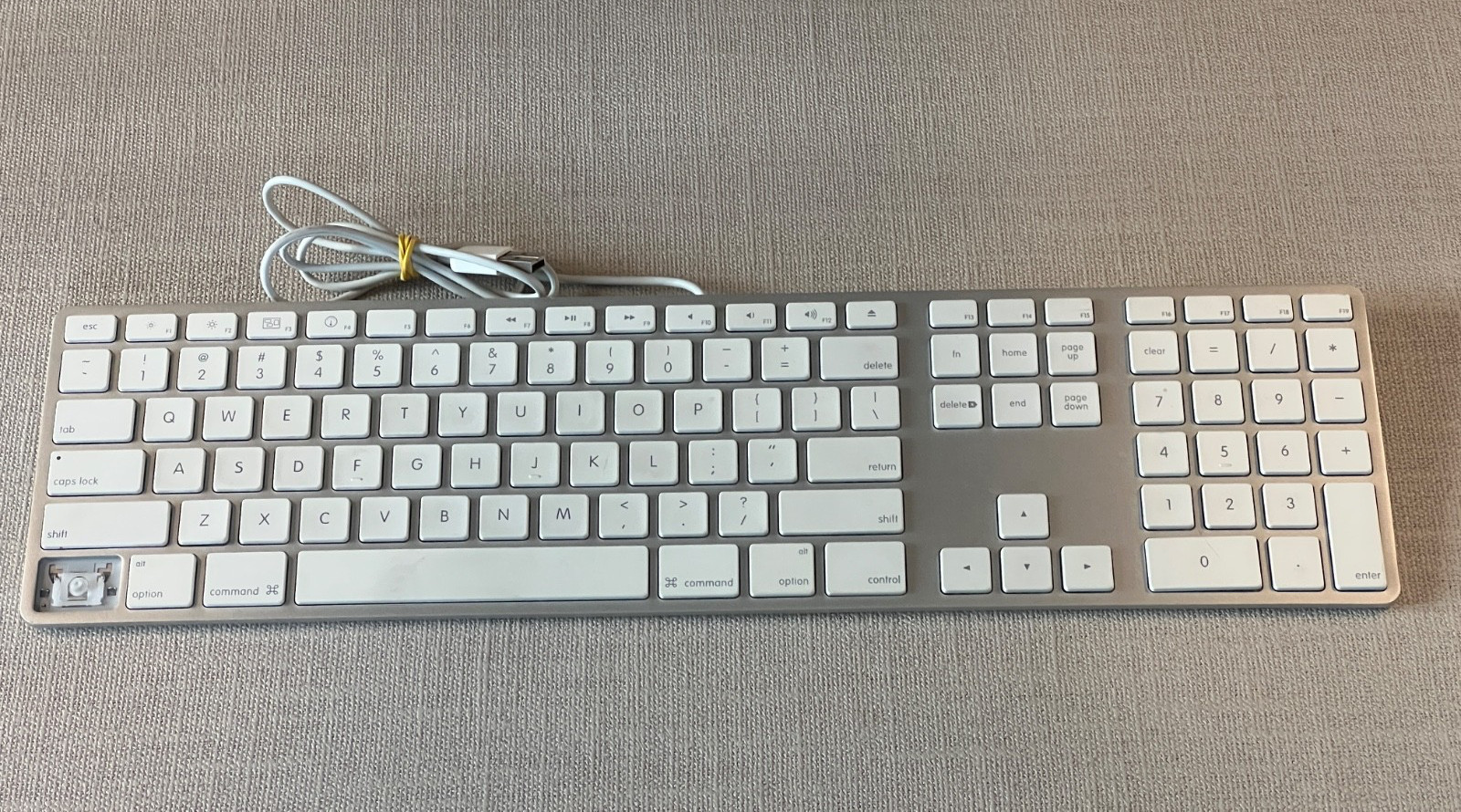 Apple Aluminum USB Wired Keyboard w/ Numeric Keypad A1243 - One Key Missing