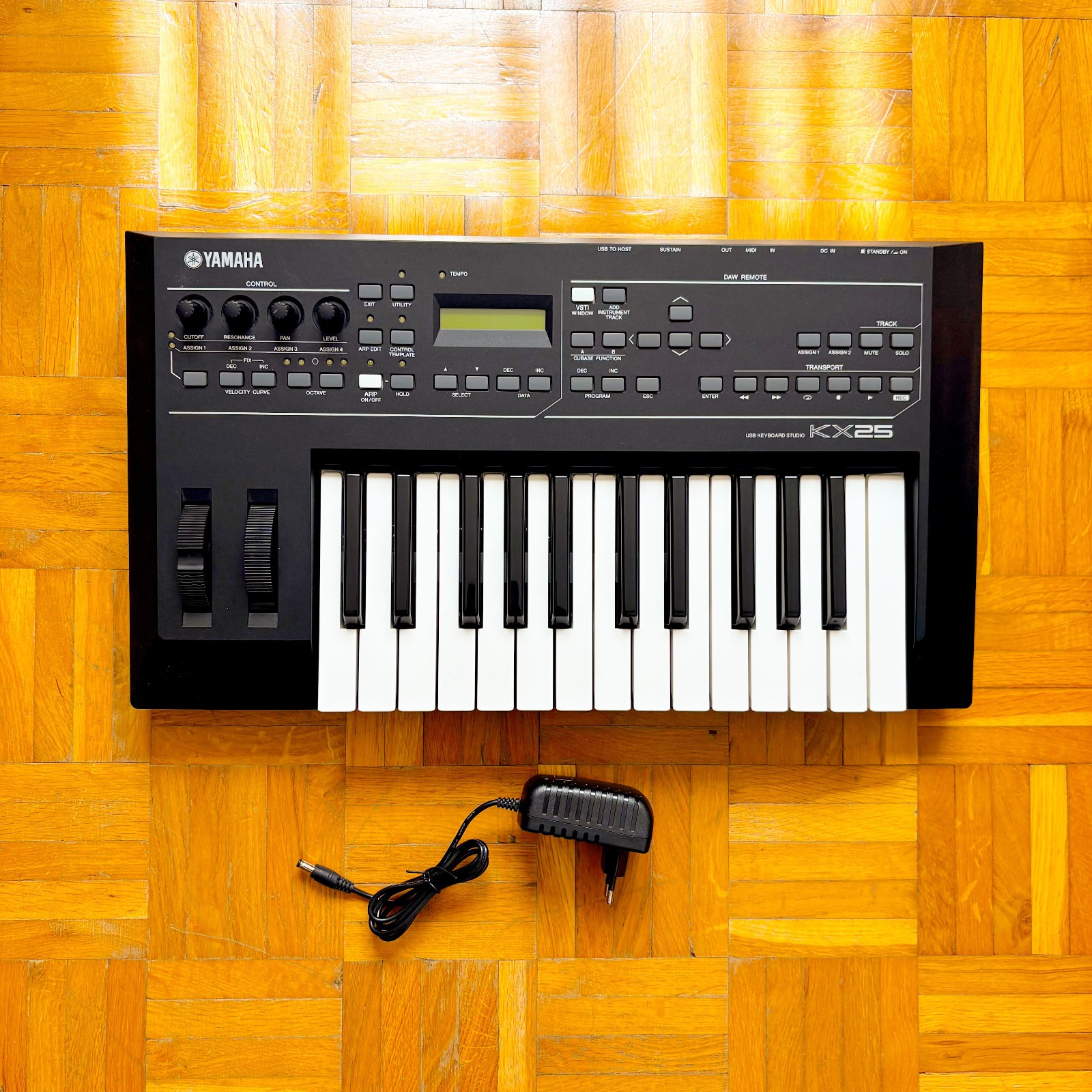 Yamaha KX-25 MIDI Controller and Killer Arpeggiator with power supply!