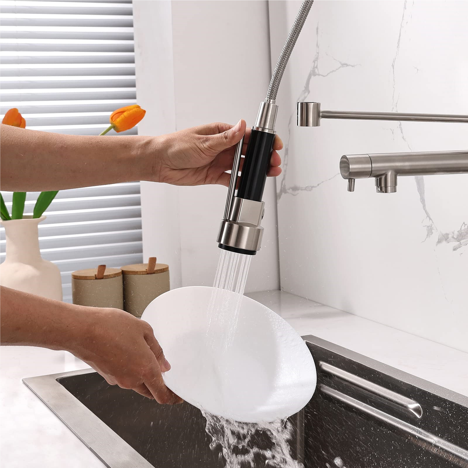 Single Handle Pull Down Sprayer Kitchen Faucet with Touchless Sensor & Deckplate