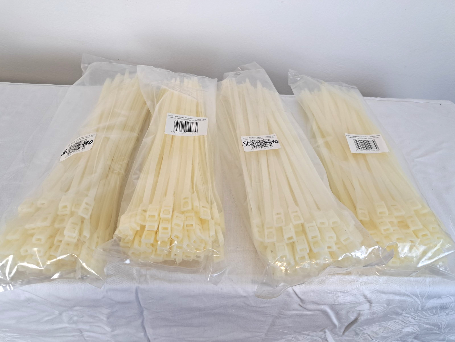 Large Cable Ties Approx 400 Pieces Yellow Length = 35cm