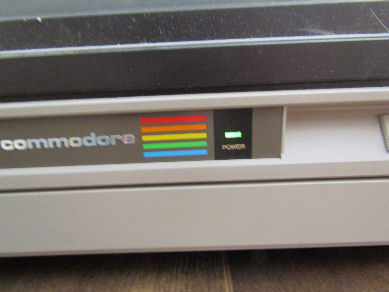 VINTAGE COMPUTER COMMODORE SINGLE FLOPPY DISK 1541 DRIVE POWERS ON
