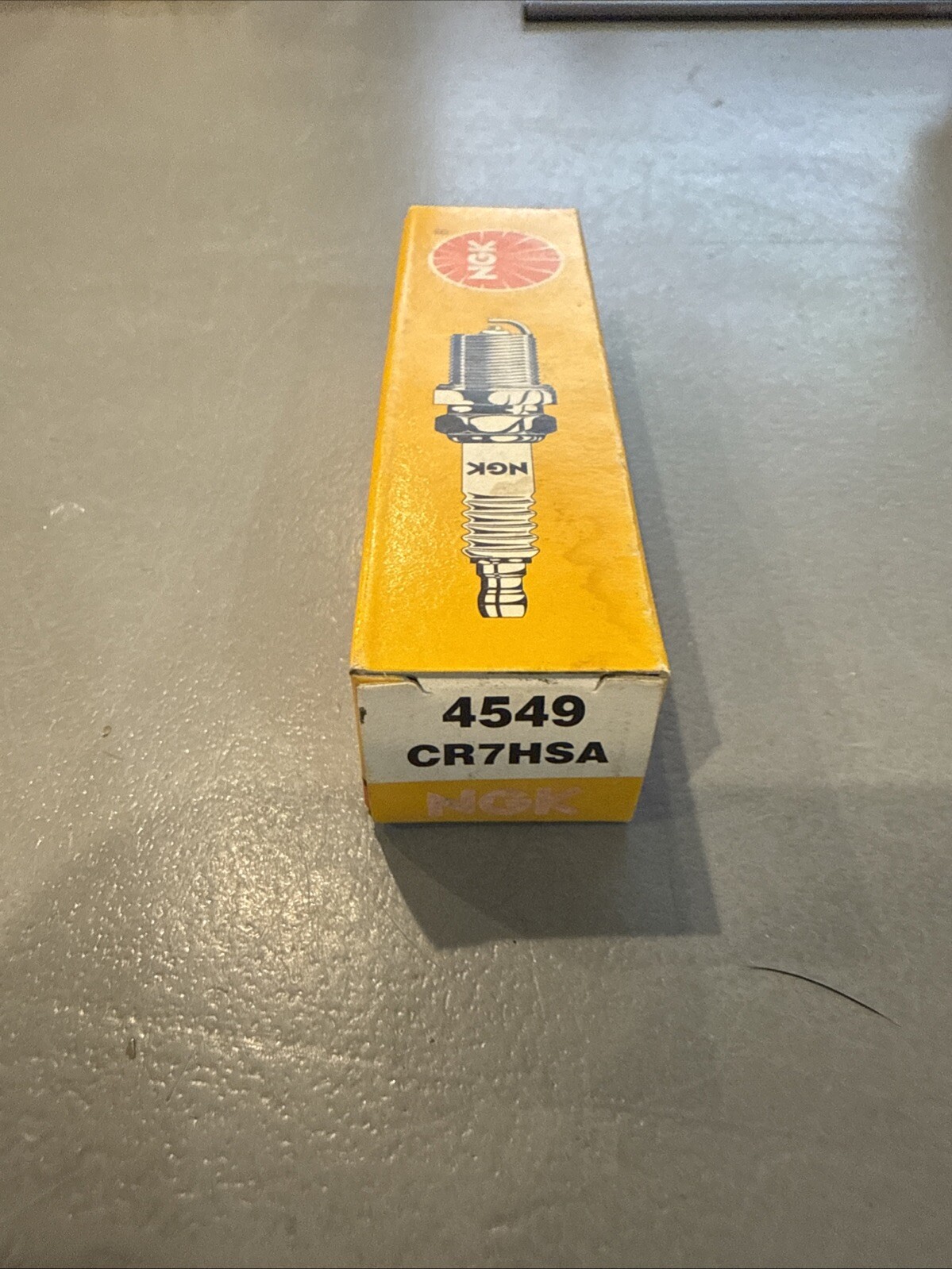NGK - Standard Spark Plug  (CR7HSA) 4549
