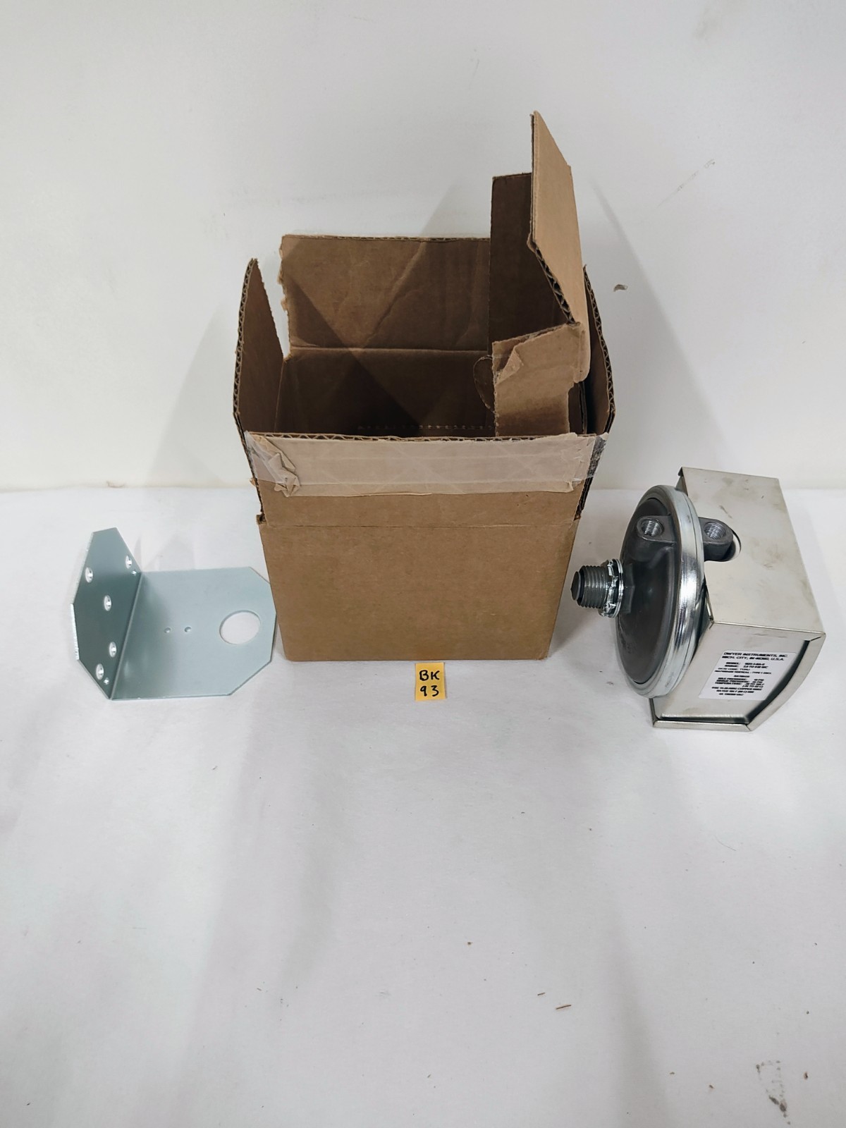 Dwyer Series 1800 1831-1-RA-S Pressure Switch