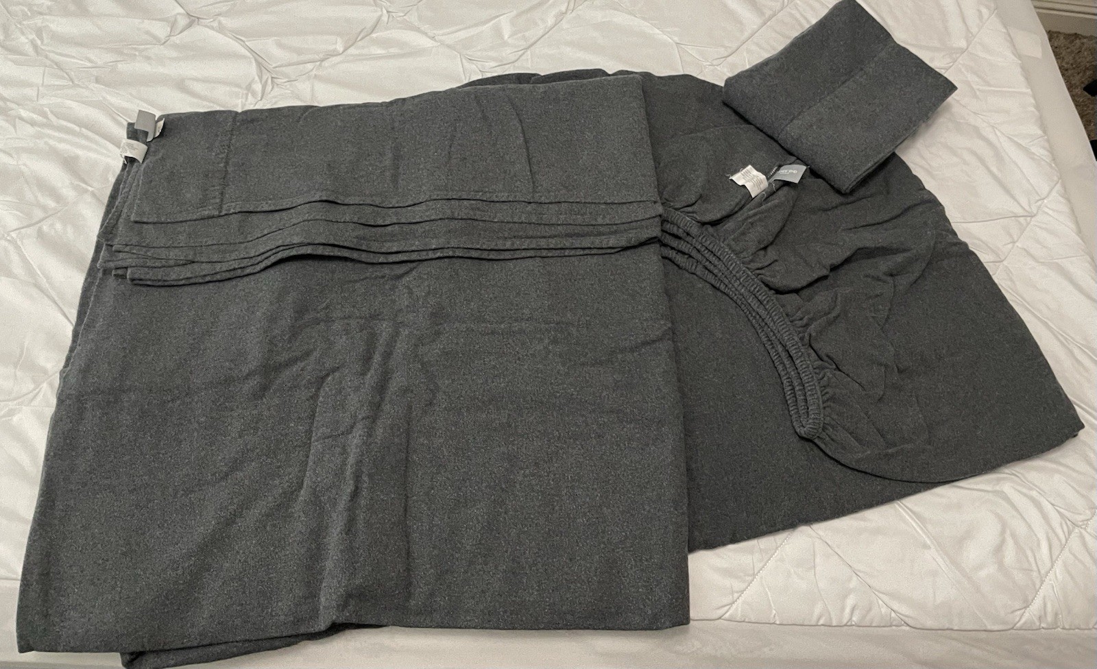 Land’s End- Twin Dark Gray Flannel 3-piece Sheet Set. Used Excellent Condition