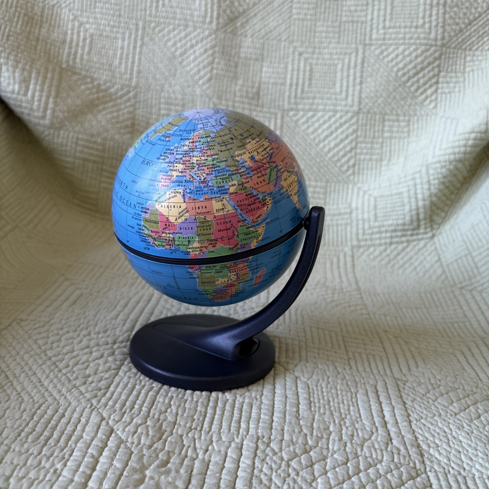 Desktop Rotating Replogle World Globe 5 1/2" x 4" Dual Direction Spin